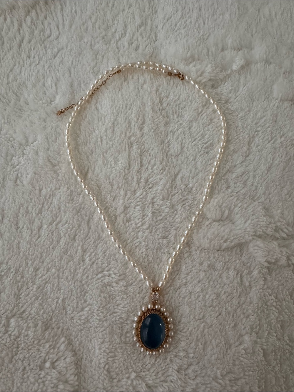 Pearl Necklace with Aquamarine Stone Pendant